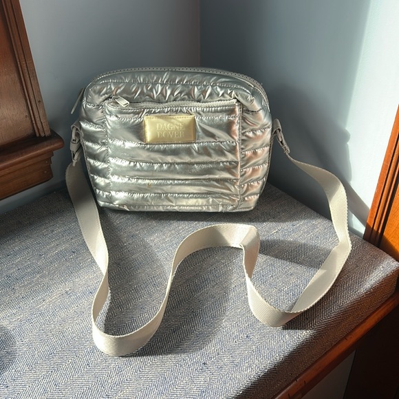 Dagne Dover Micah Crossbody in metallic silver - Picture 2 of 11